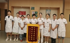 仁心相承载，桃李报春晖